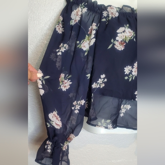 GUESS Navy Blue Floral Off The Shoulders Ruffled Sheer Sleeve Crop Top Blouse - Picture 2 of 6